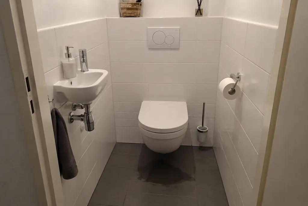 Lekdetectie Renkum – natte vloer bij een toilet